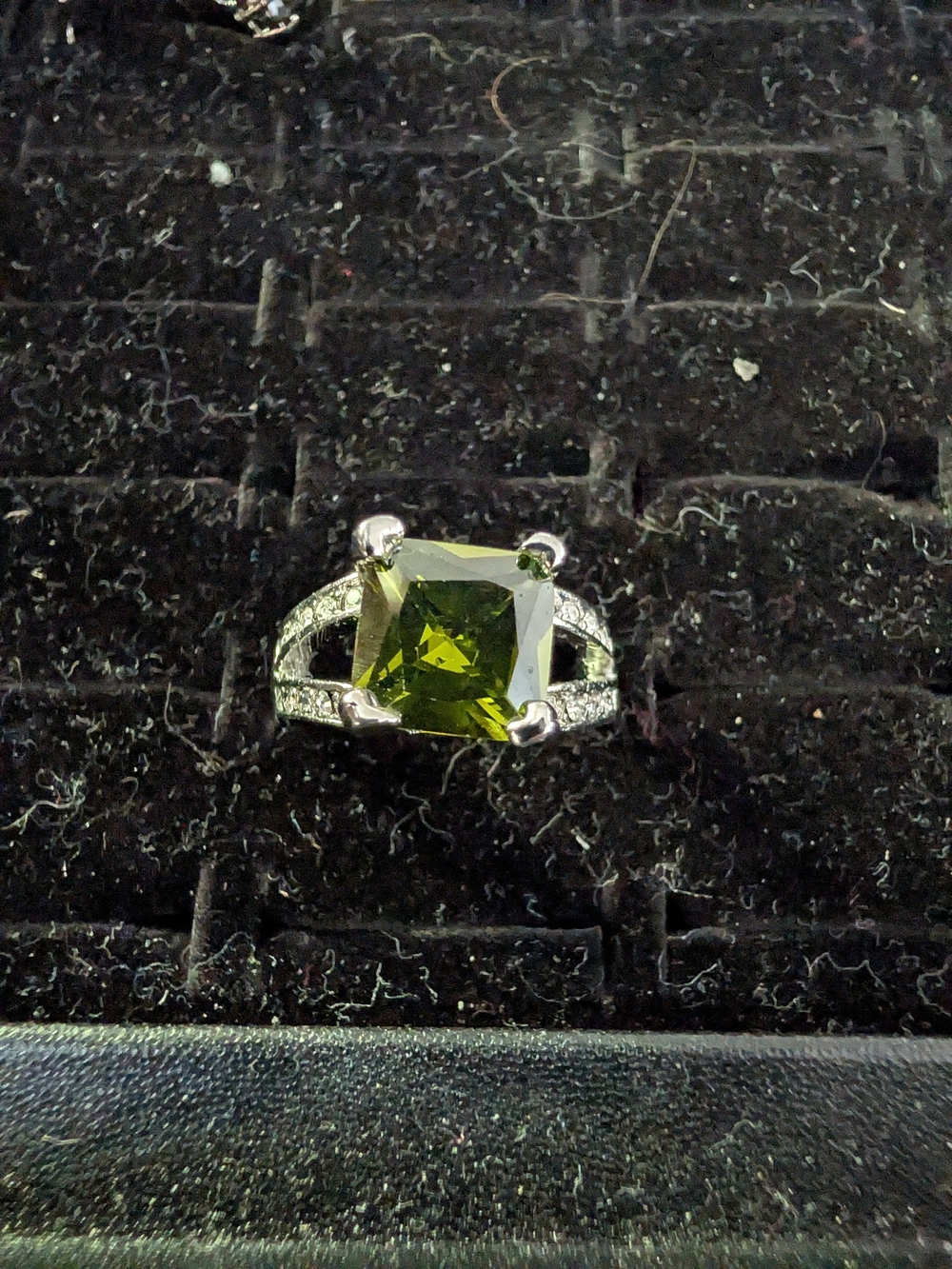 10k White Gold Prong-Set Square Green Amethyst/Prasiolite Cocktail Ring 8